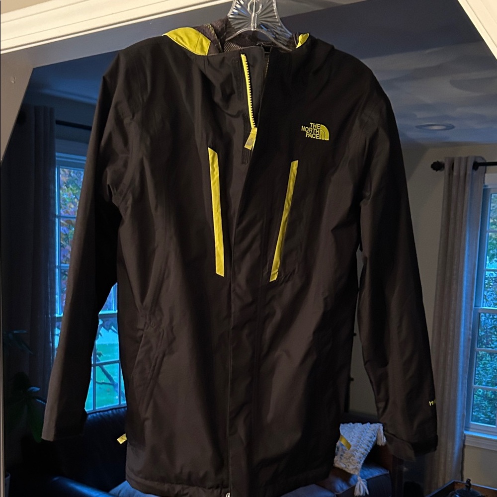 North Face Kids Black Rain Jacket. SZ Large 14-16. Great used condition.
